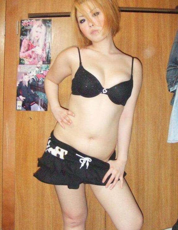 16P Asian coed goes full nude in couch shows squeezable tits