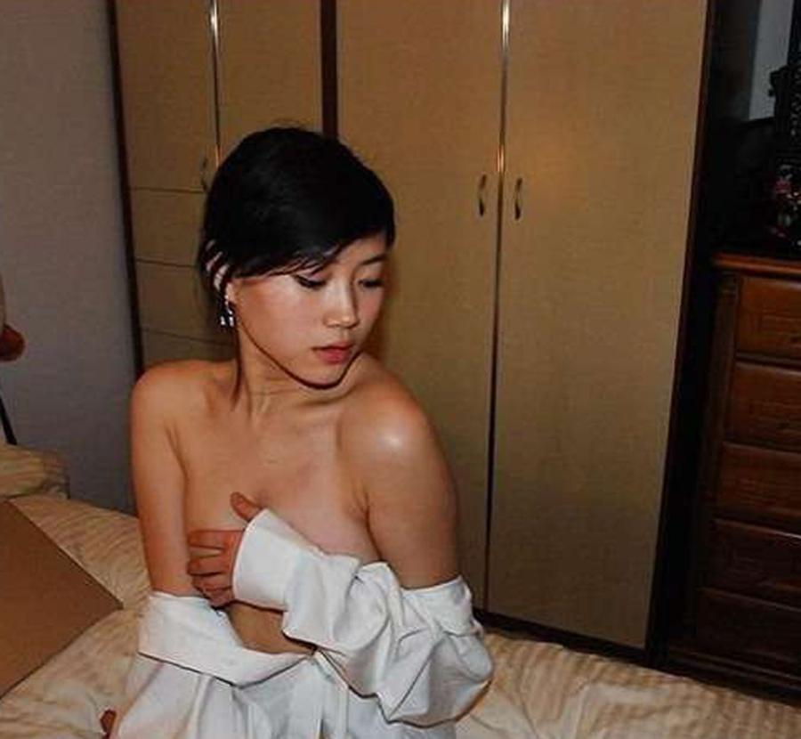 16P Asian coed goes full nude in couch shows squeezable tits
