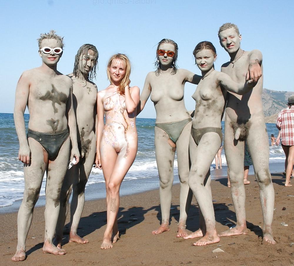 17P Nudist Beach Couples 