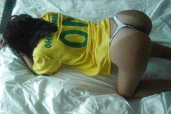 25P Butt Latinas (Beach, Naked)