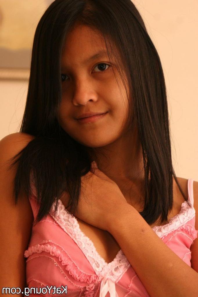 16P Kat Young :: Beautiful asian cutie undressing slowly and showing pussy