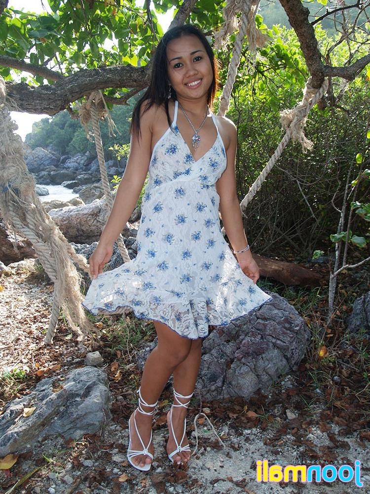 16P Thai teen girl shows panties outside