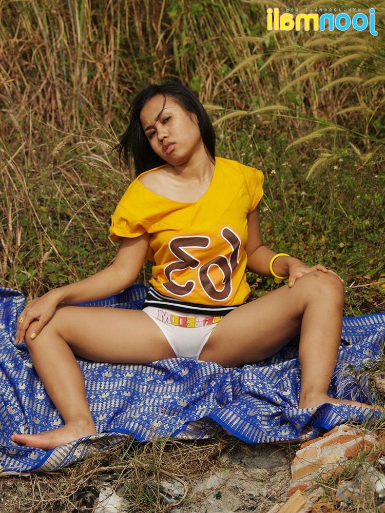 16P Thai teen girl gets panties wet at the beach