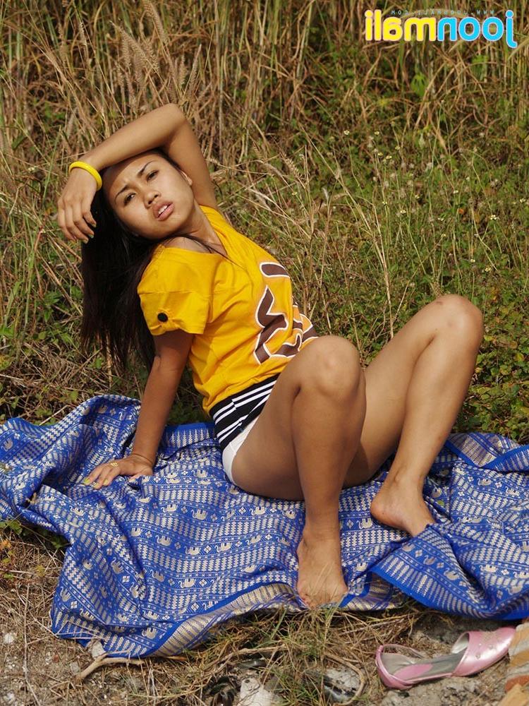 16P Thai teen girl gets panties wet at the beach
