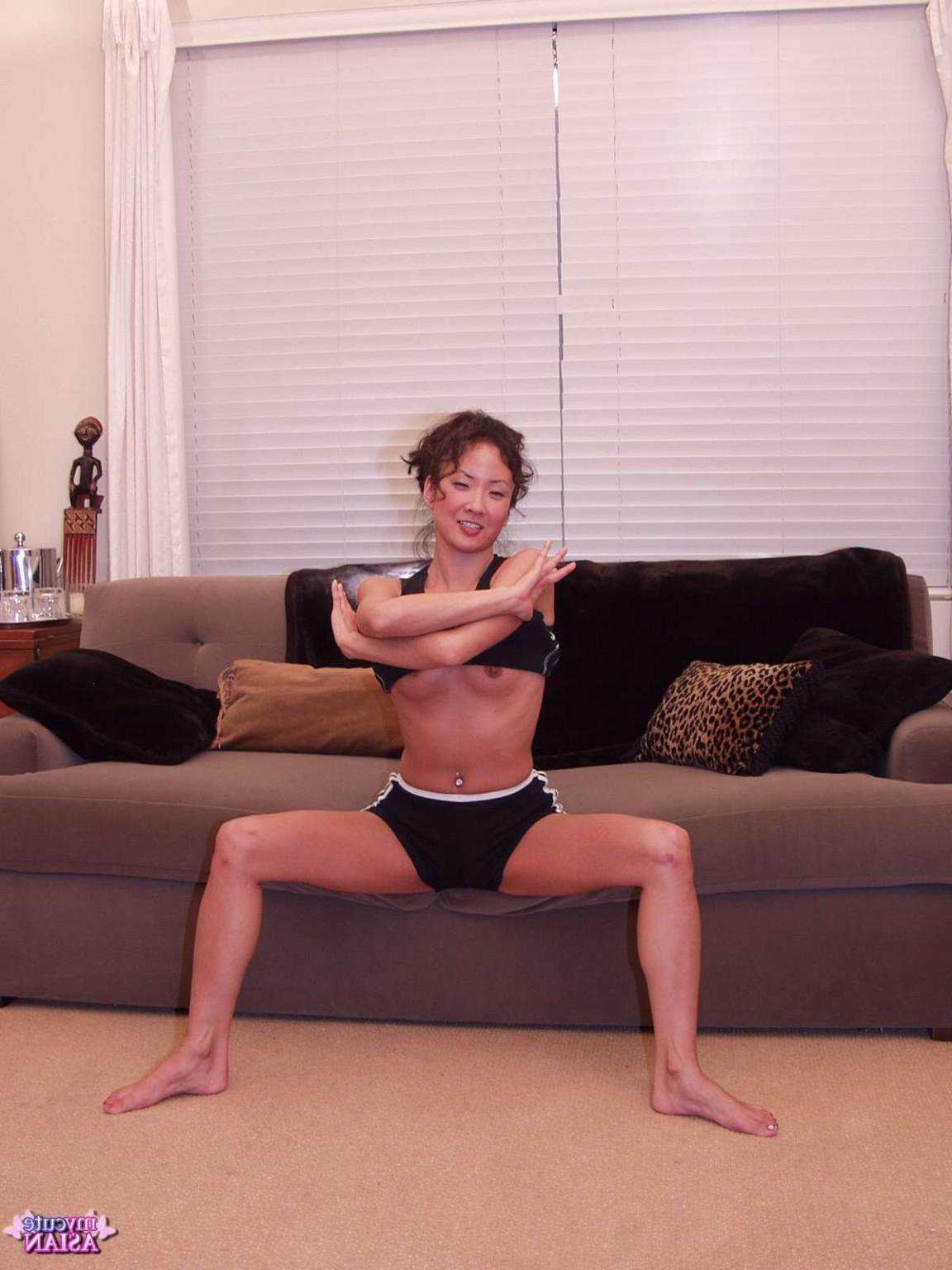 16P Hot MILF asian puts dildo in tight asshole