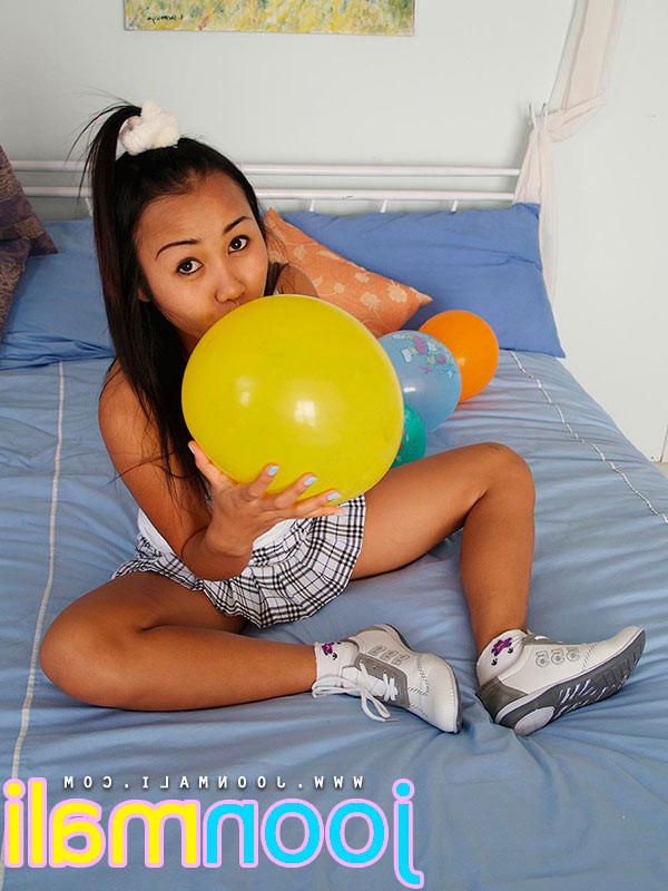 15P tasty thailand schoolgirl playing with ballons