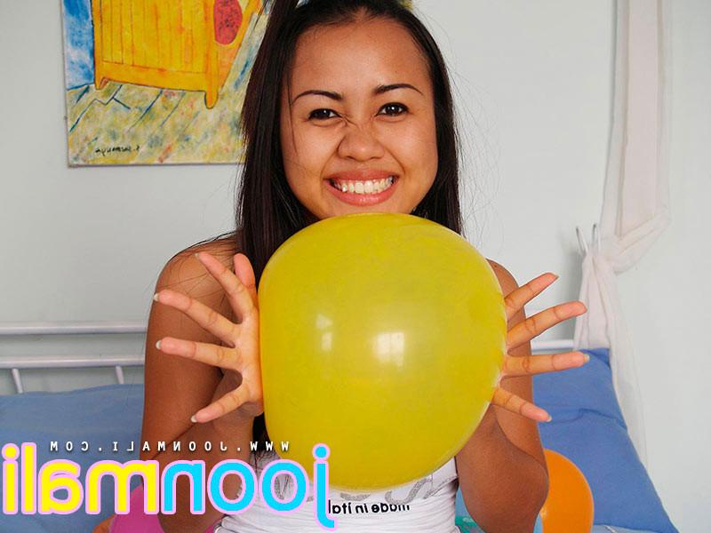 15P tasty thailand schoolgirl playing with ballons