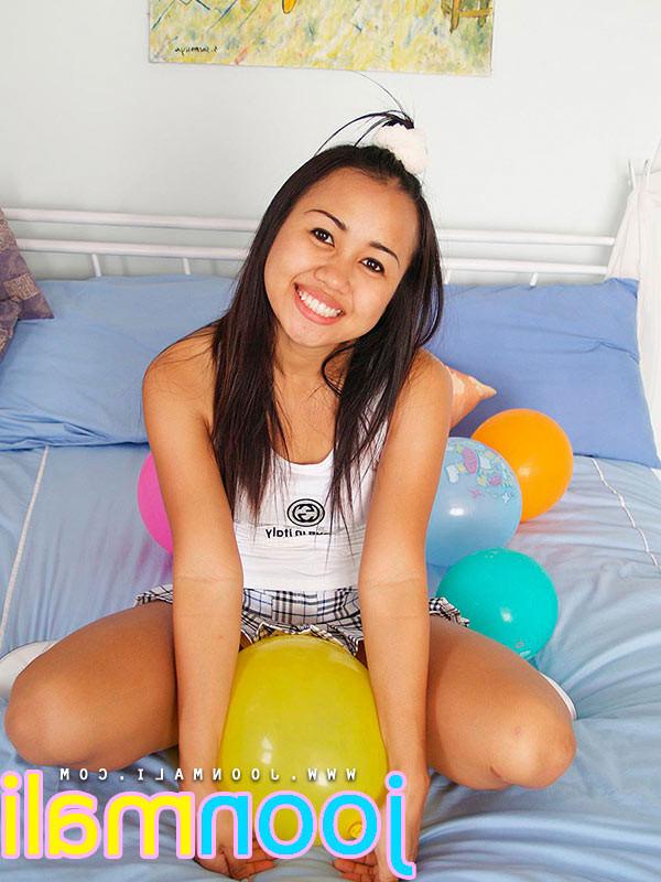 15P tasty thailand schoolgirl playing with ballons