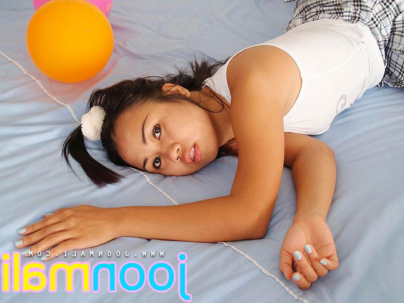 15P tasty thailand schoolgirl playing with ballons
