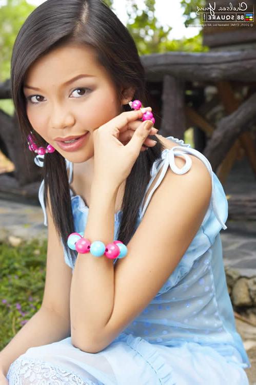 15P Young asian cutie stripping outside