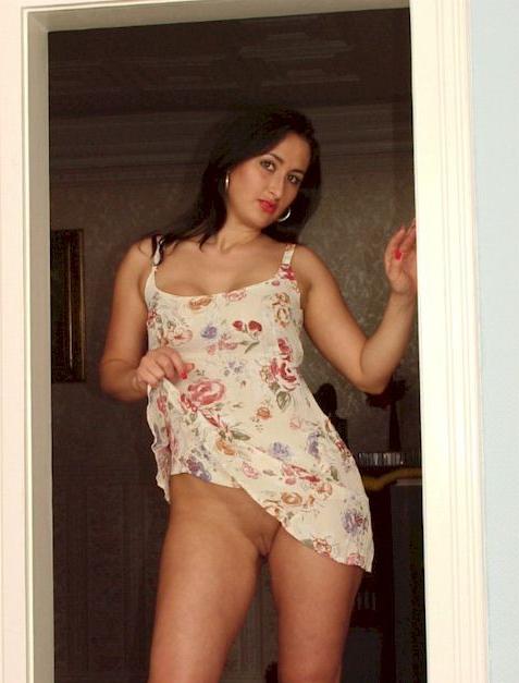 15P Sexy indian flash her pussy