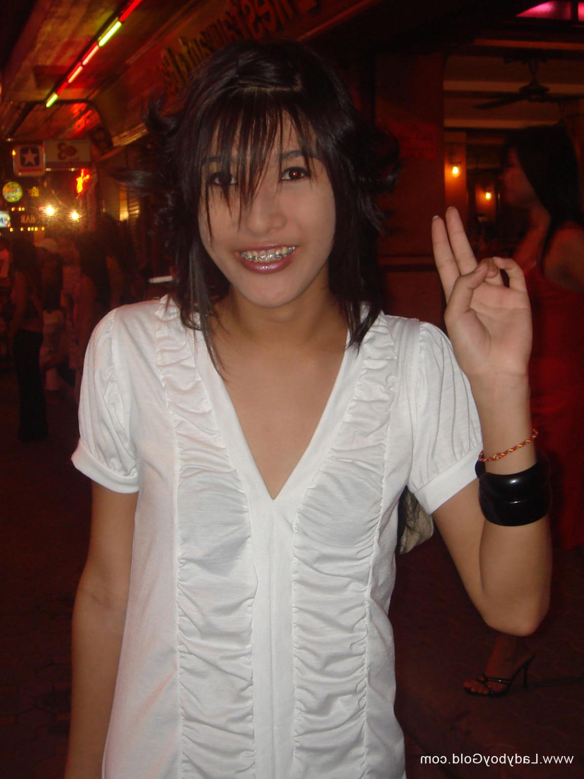 16P Amateur candid Thai ladyboy whores