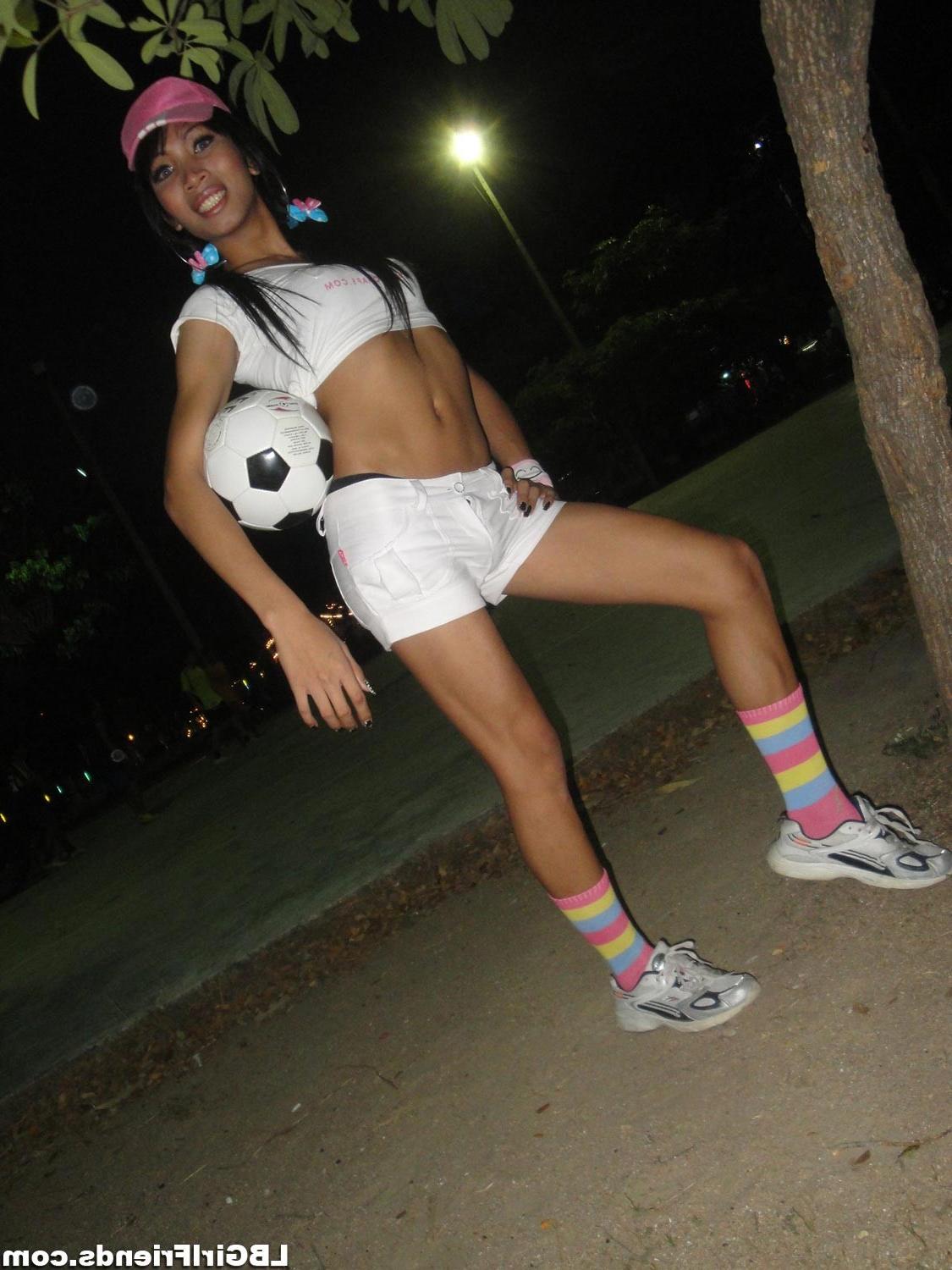 16P Amateur asian ladyboy exgirlfriend playing soccer