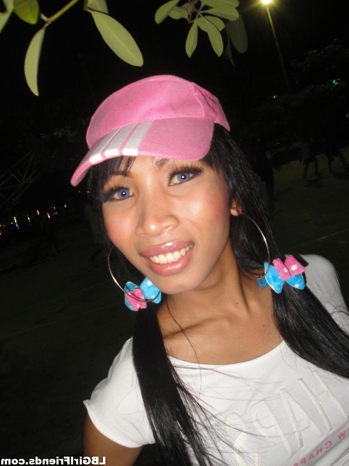 16P Amateur asian ladyboy exgirlfriend playing soccer