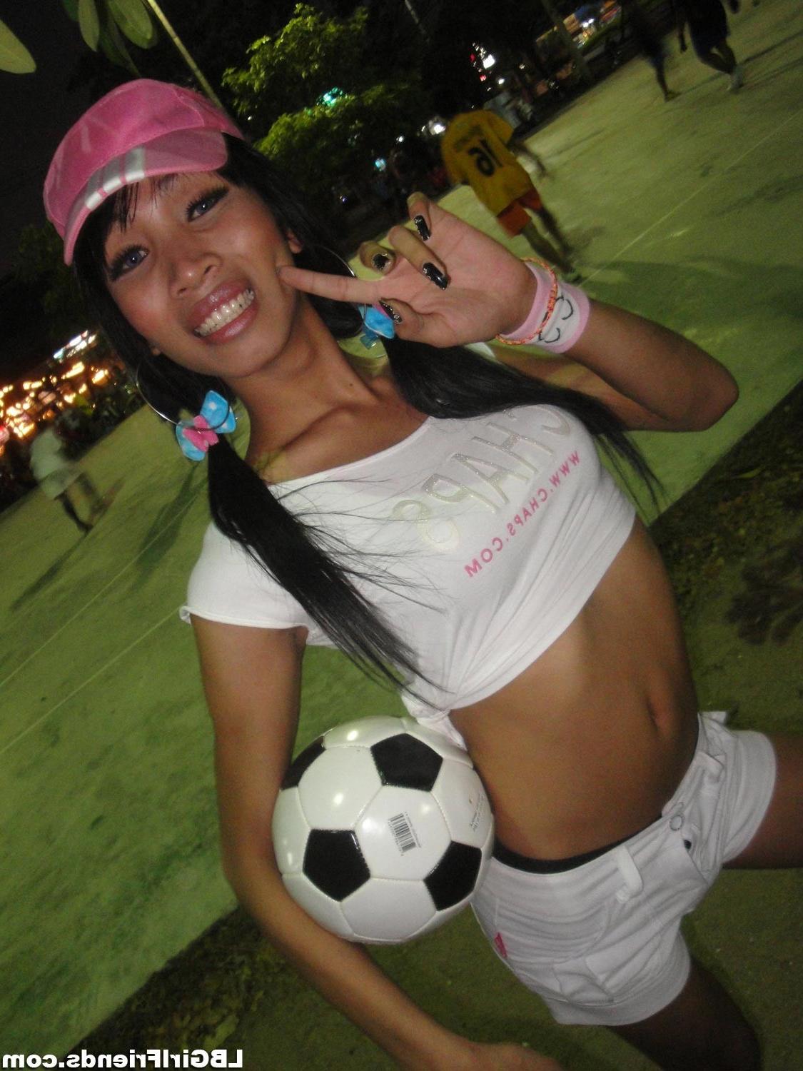 16P Amateur asian ladyboy exgirlfriend playing soccer