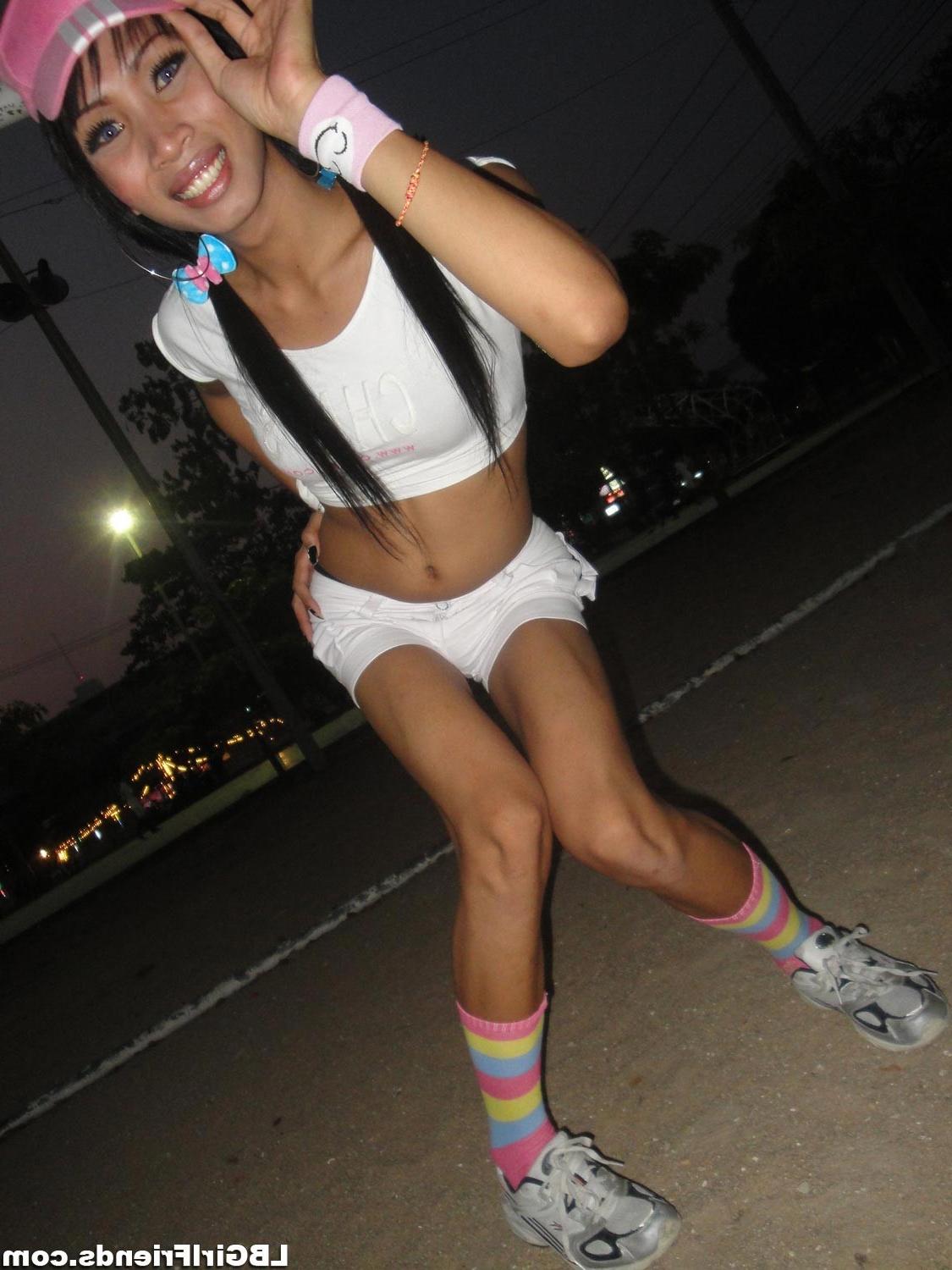 16P Amateur asian ladyboy exgirlfriend playing soccer