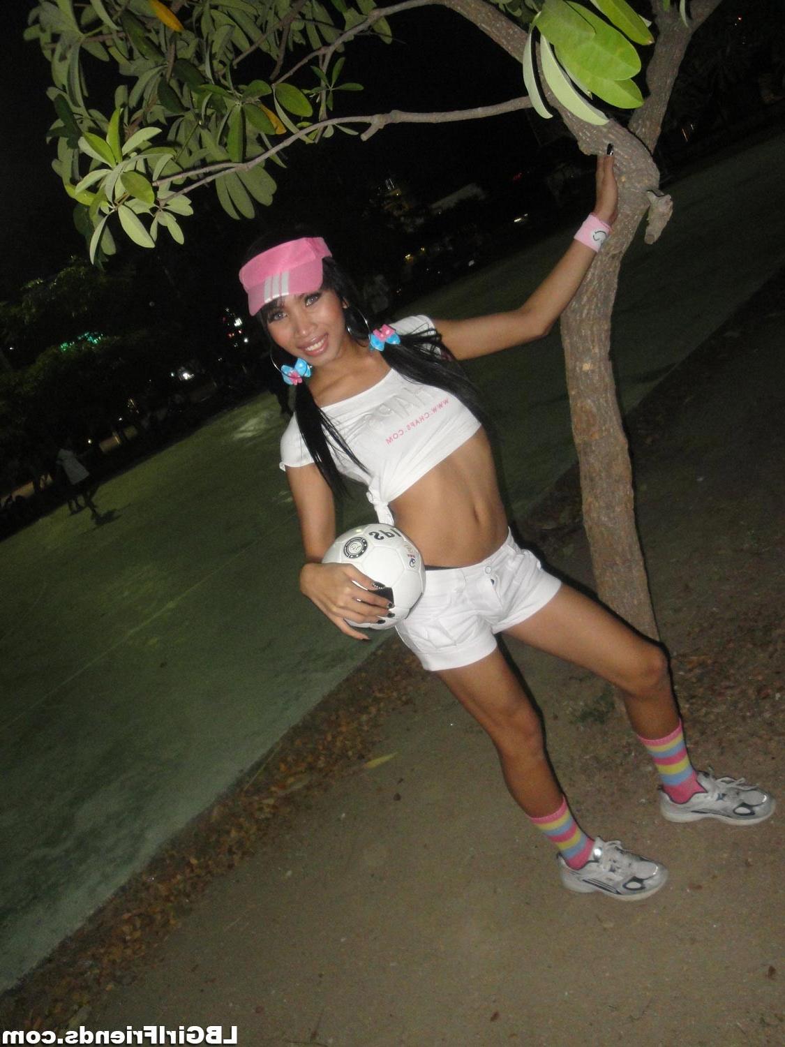 16P Amateur asian ladyboy exgirlfriend playing soccer