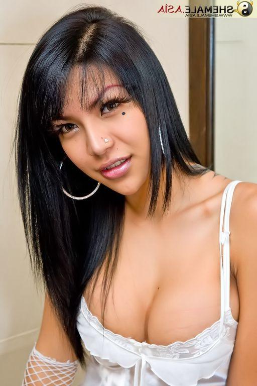 15P Yummy tranny Eye unloading her semen on the table