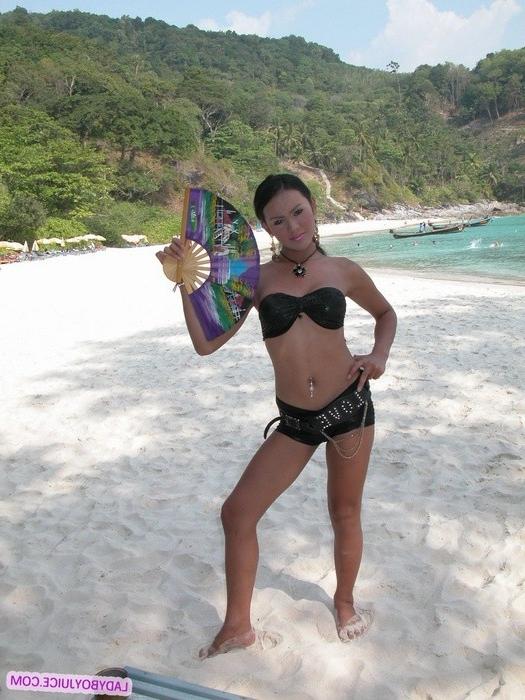 15P Ladyboy Sunny on the beach