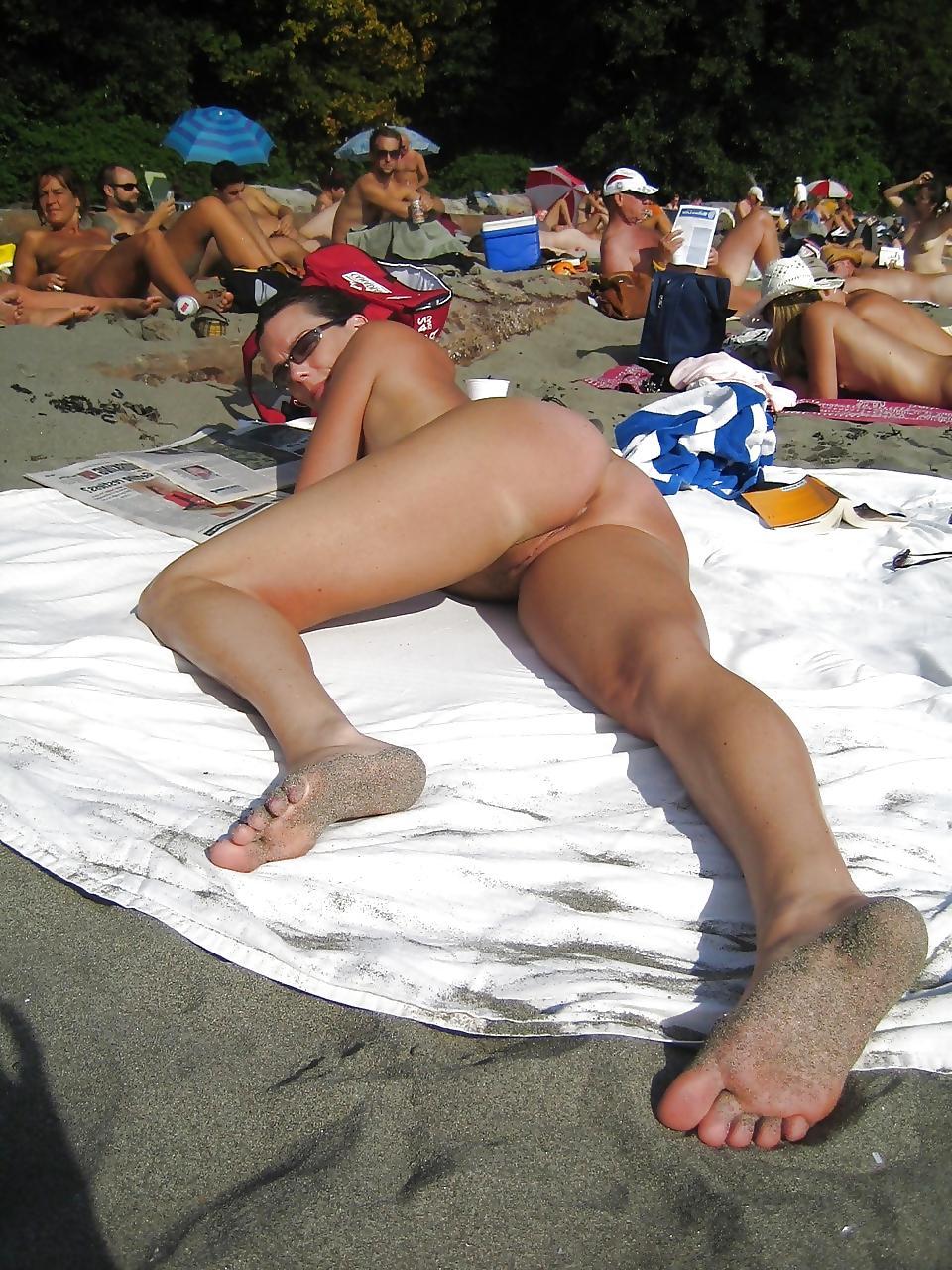 25P Asses at the beach