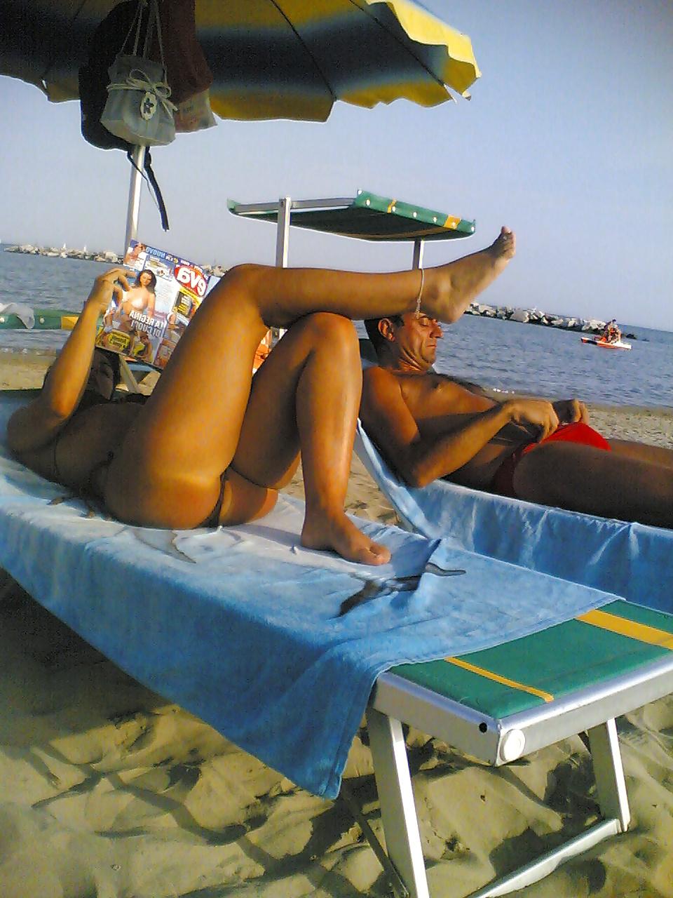25P Candid Ass italian beach