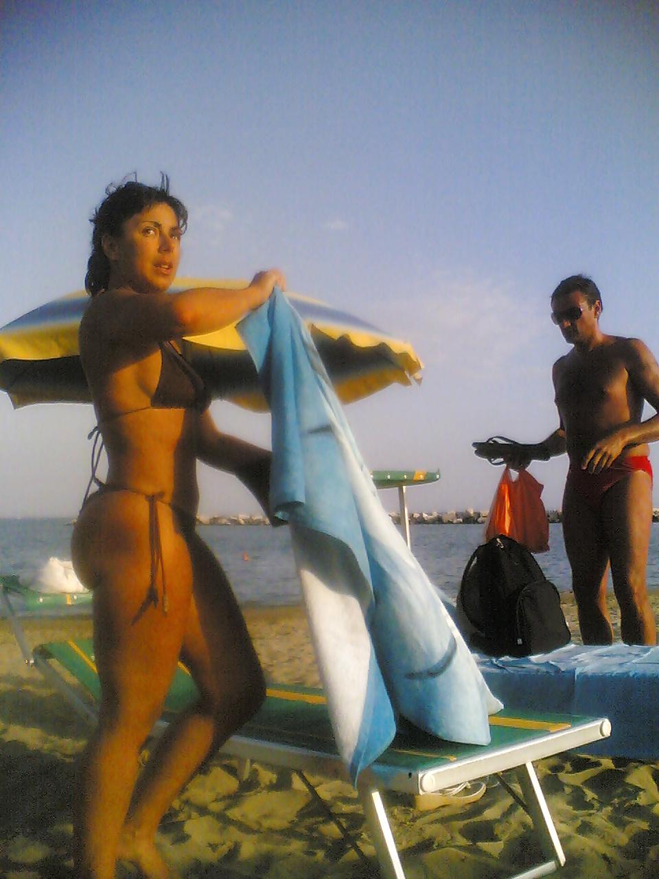 25P Candid Ass italian beach