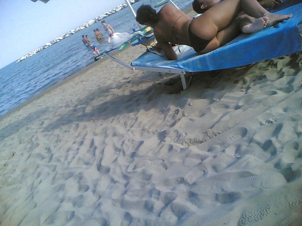 25P Candid Ass italian beach