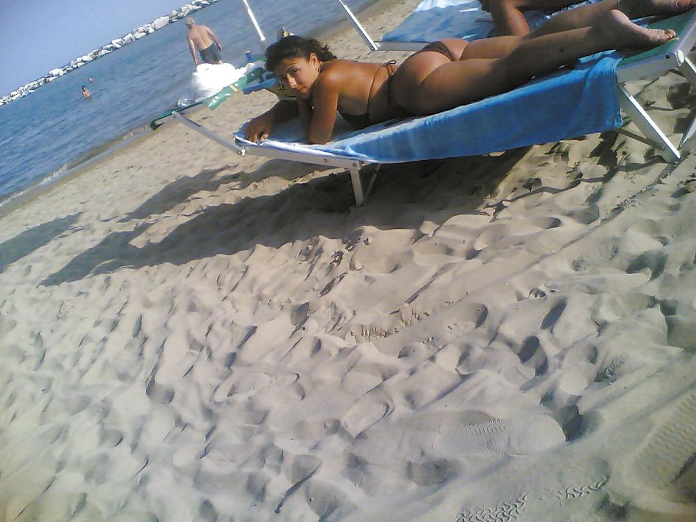 25P Candid Ass italian beach