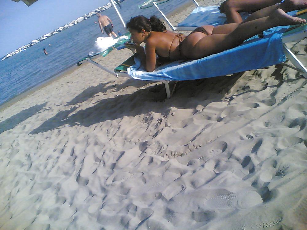 25P Candid Ass italian beach