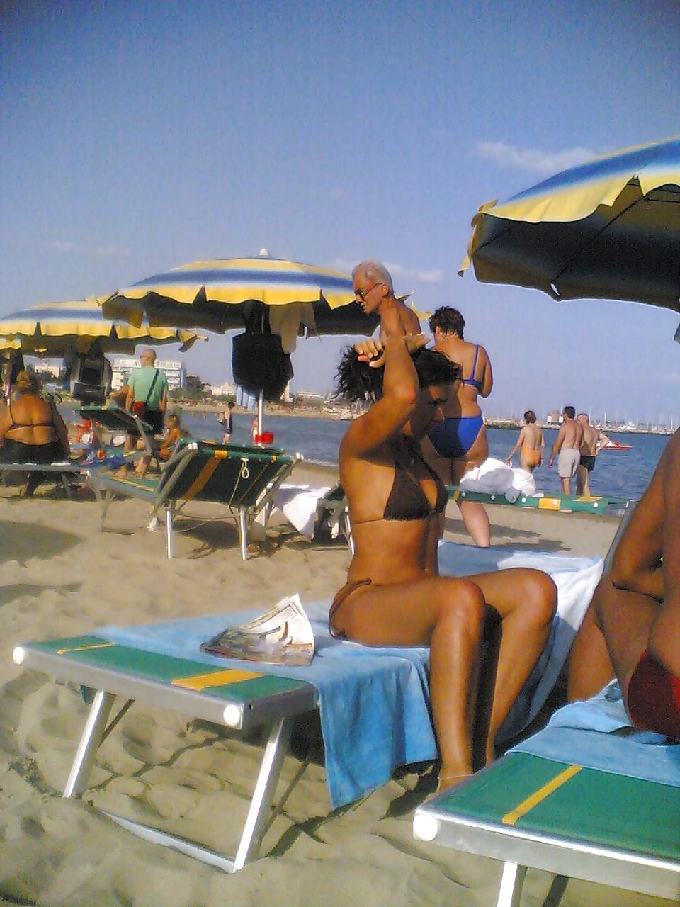 25P Candid Ass italian beach