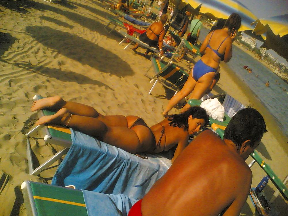 25P Candid Ass italian beach