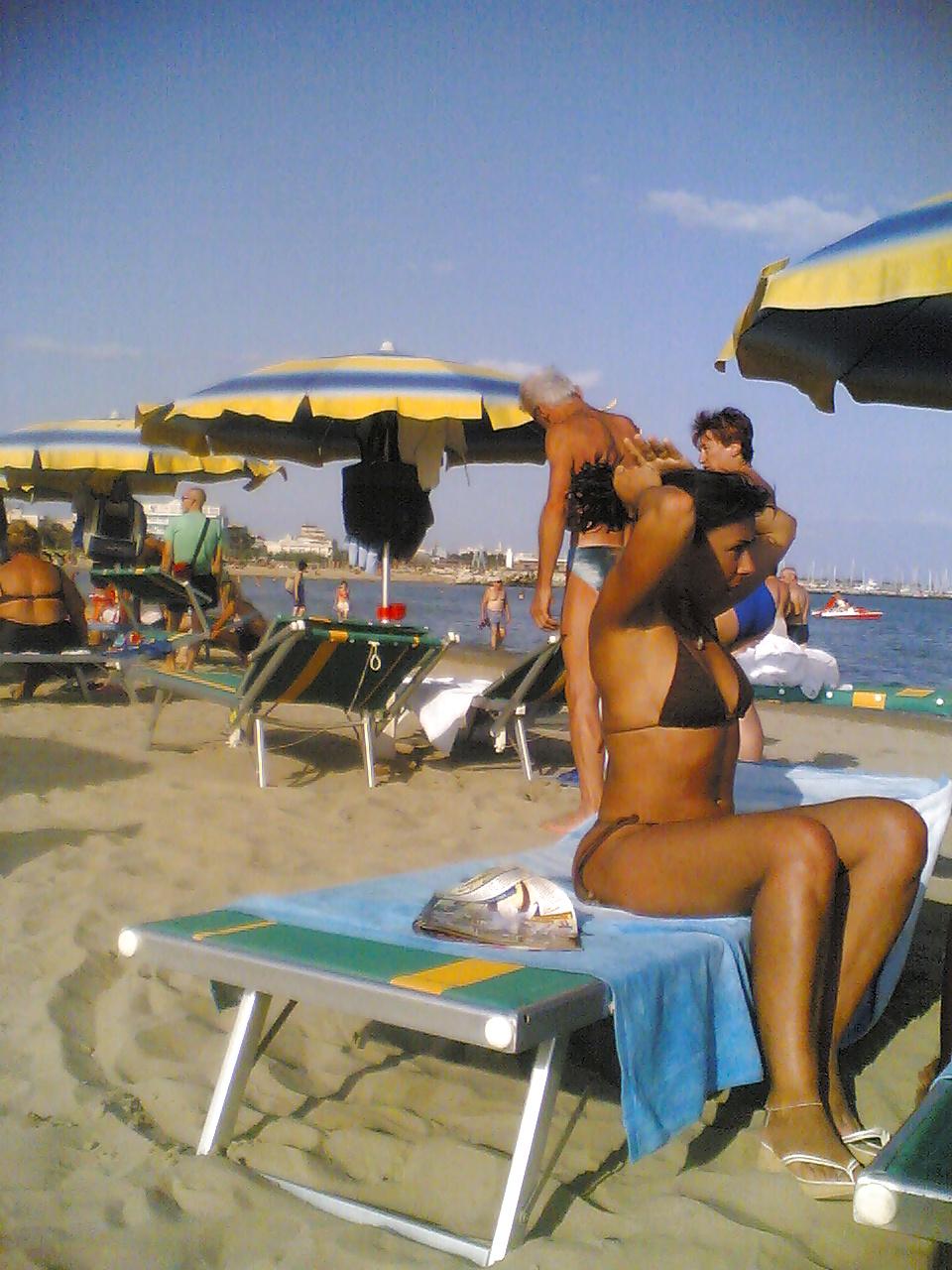 25P Candid Ass italian beach
