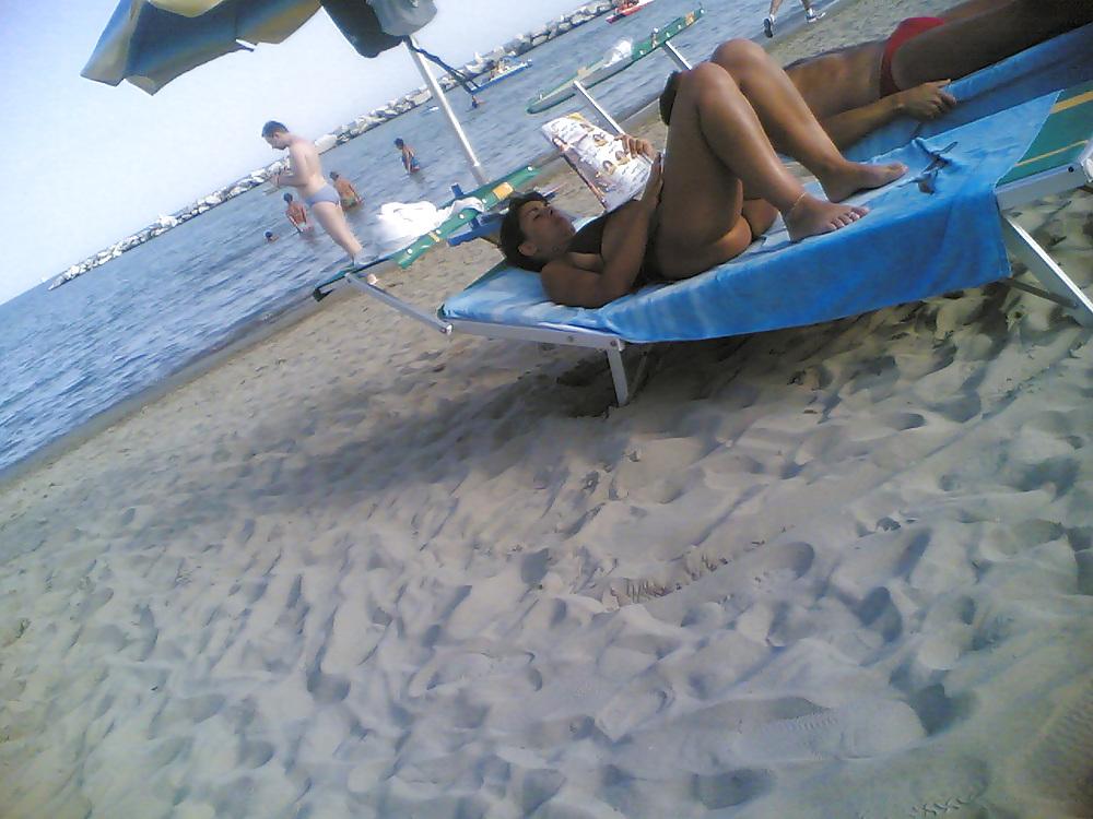 25P Candid Ass italian beach