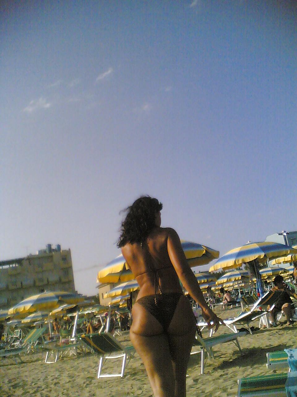 25P Candid Ass italian beach