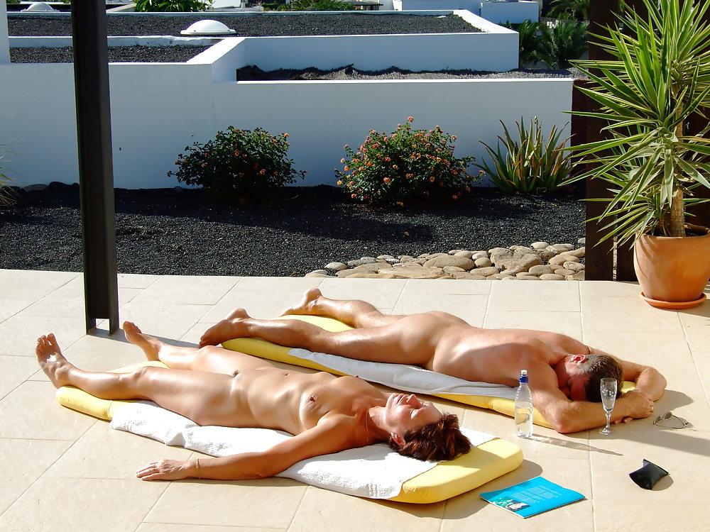 18P Naked beach 171.