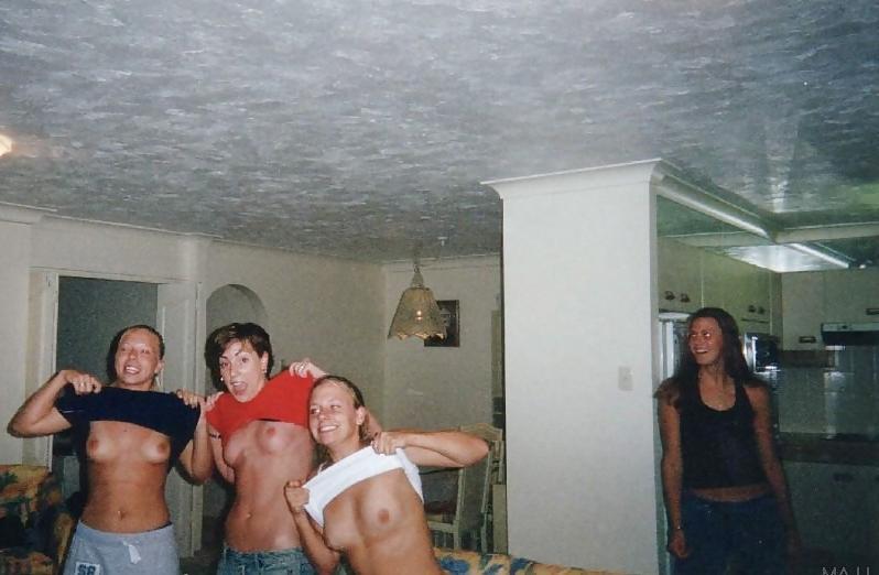 18P Naked beach 171.