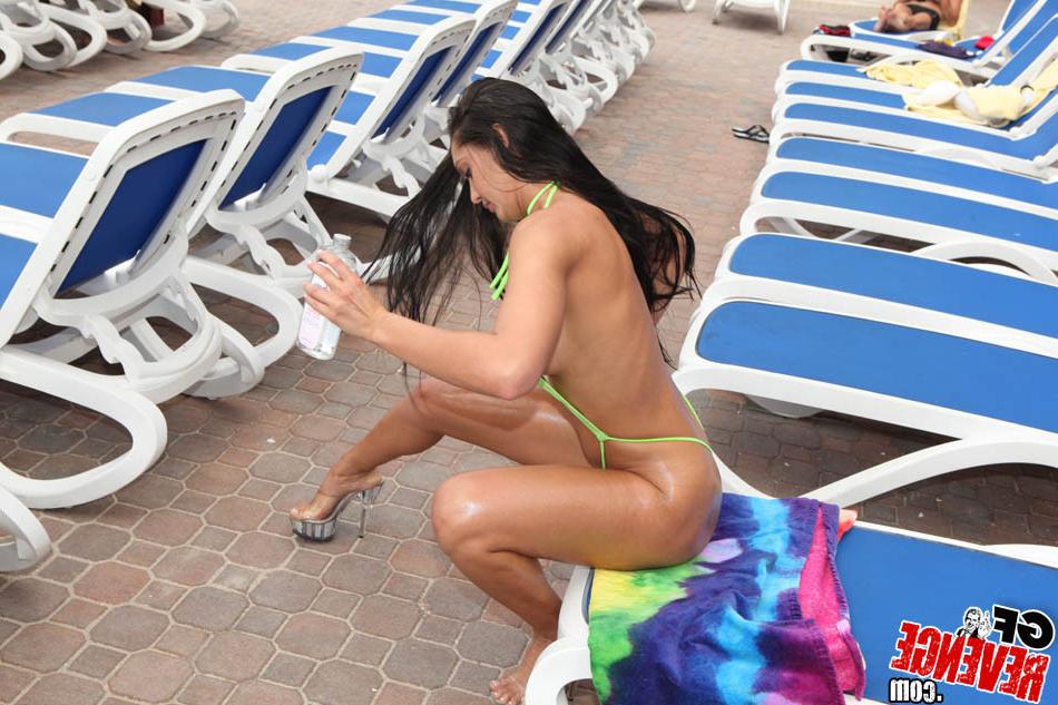 15P GF shows beautiful ass in thong bikini on beach
