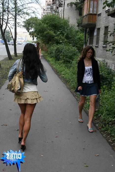 16P Sexy flasher in a mini skirt but without panties