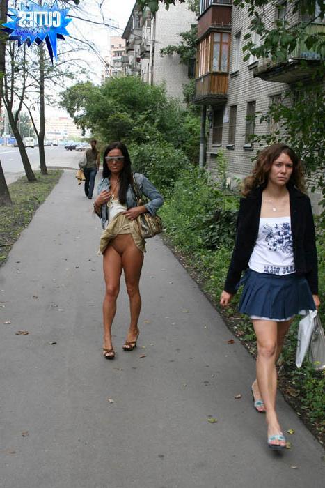 16P Sexy flasher in a mini skirt but without panties