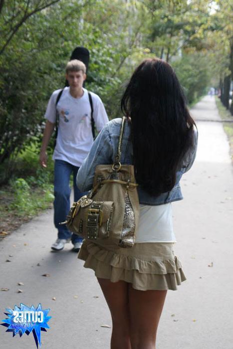 16P Sexy flasher in a mini skirt but without panties