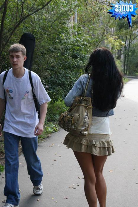 16P Sexy flasher in a mini skirt but without panties