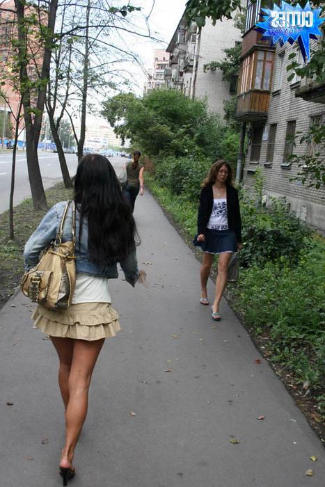 16P Sexy flasher in a mini skirt but without panties