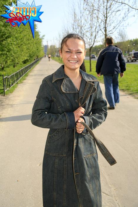 16P Hot flasher with nothing underneath her trenchcoat