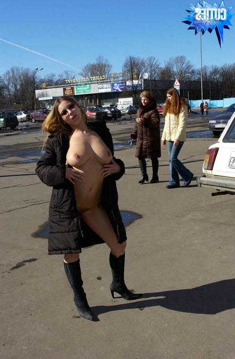 16P Famous busty flasher agreed to pose for her fans