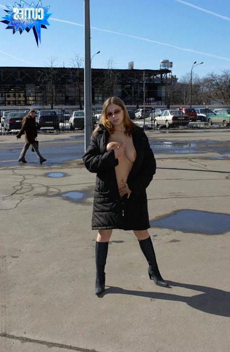 16P Famous busty flasher agreed to pose for her fans