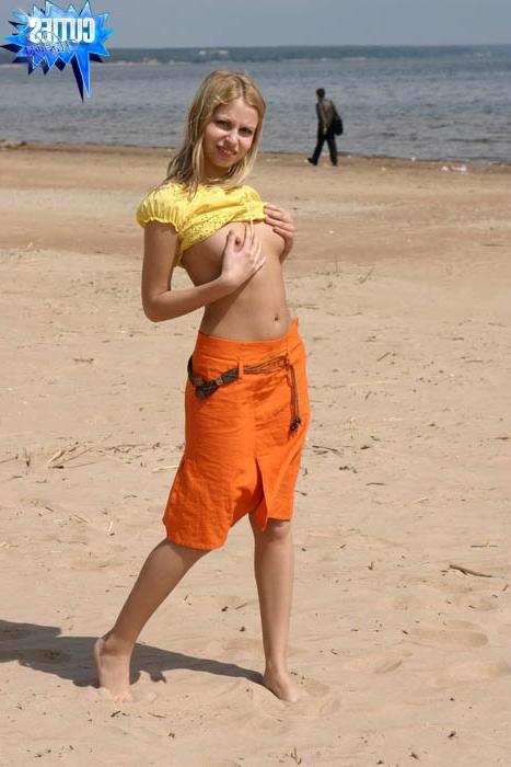 16P Seaside seduction  teen ho flashes shaven pussy