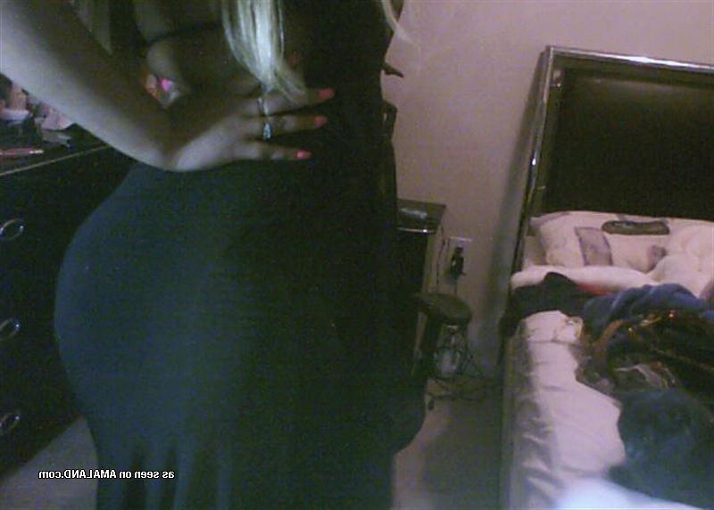 15P Black amateur Eve shows off big ass and floppy tits
