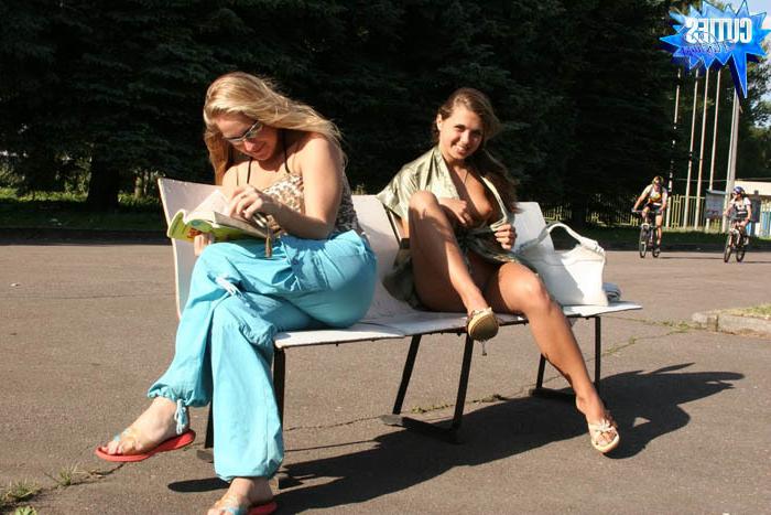 16P Flasher spreads legs to show shes got no panties