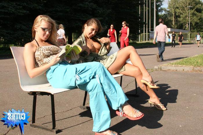 16P Flasher spreads legs to show shes got no panties