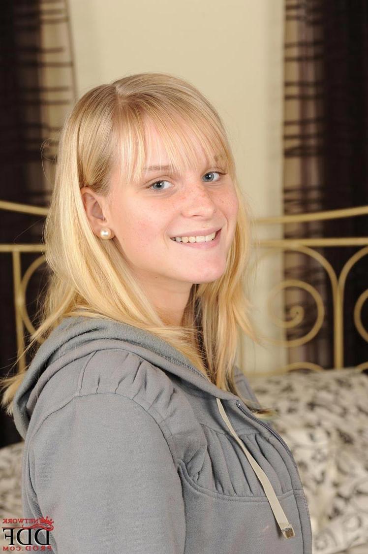 15P Horny busty girl with amazing curves getting naked